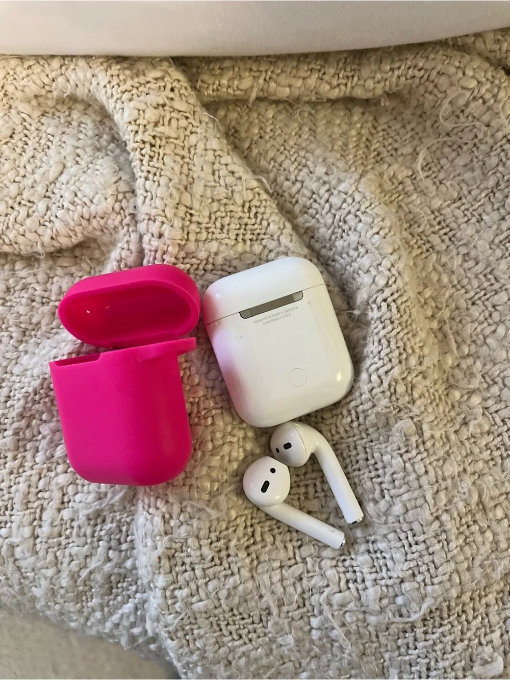 Apple Second Generation Wireless Earbuds with Hot Pink Silicone Case